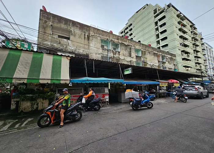 206hiddennest, Local With Street Food Only 15 Min Walk To Skytrain Apartment
